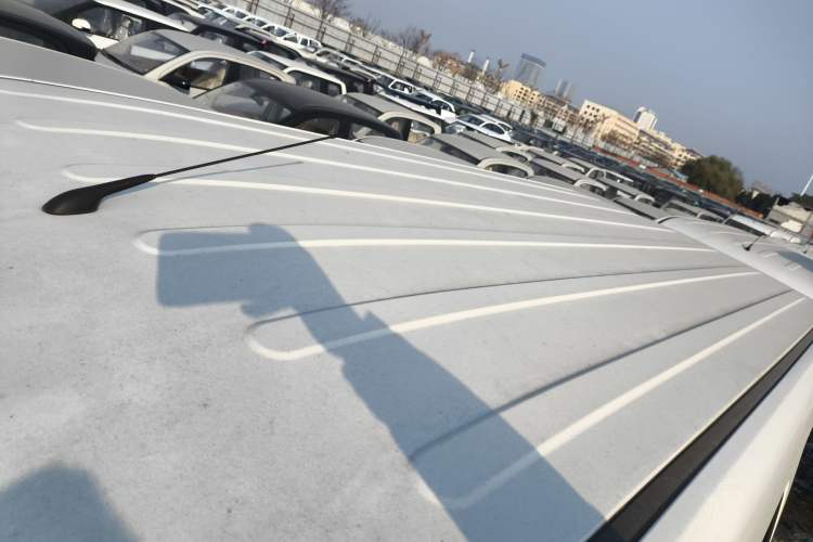 Used Wuling Yangguang 2024 300KM Comfort Version Passenger Van 75kW
