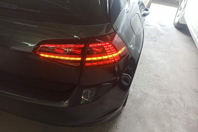 Used Volkswagen Golf 2016 1.4TSI Automatic R-Line
