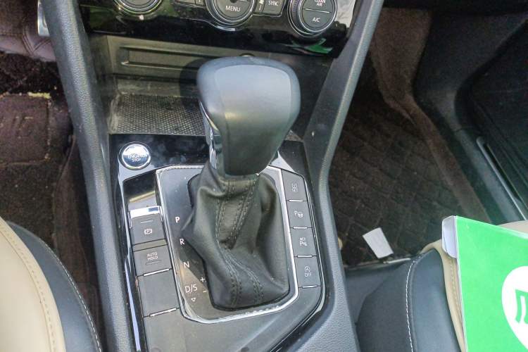 Used Volkswagen Tiguan L 2021 330TSI Automatic Two-Wheel Drive R-Line Enhanced Edition
