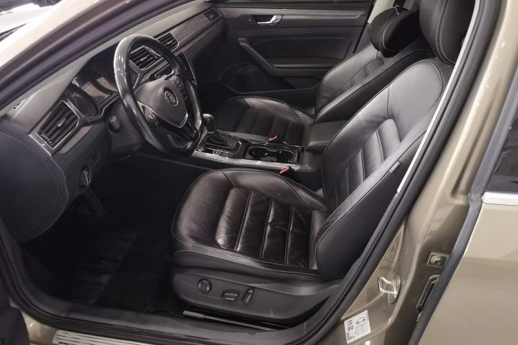 Used Volkswagen Passat 2017 330TSI DSG Luxury Edition
