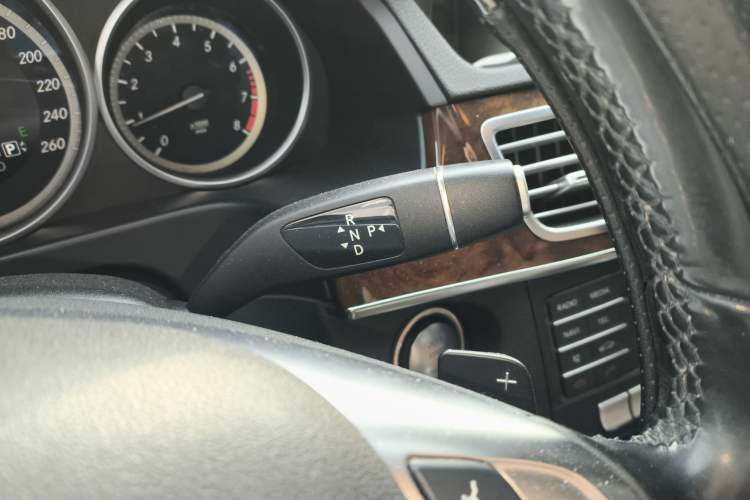 Used Mercedes-Benz E-Class 2015 Facelift E 180 L
