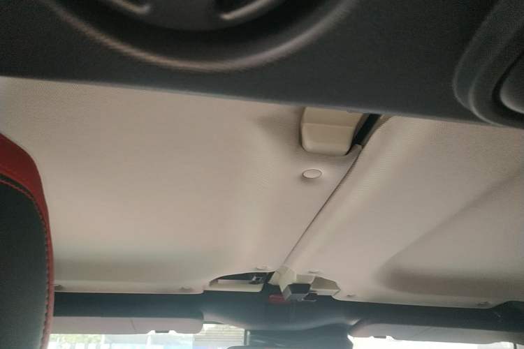 Used  BJ40 2023 2.0T Automatic Four-Wheel Drive Urban Hunter Edition Chivalrous Type
