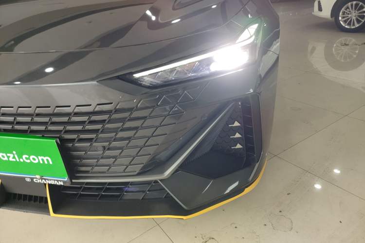 Used Changan UNI-V 2022 1.5T Prestige Version