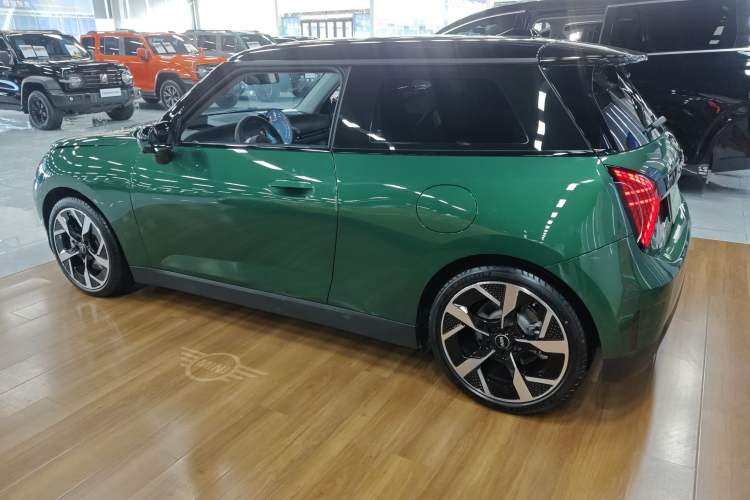 Used  Electric MINI COOPER 2024 452km COOPER SE Artist
