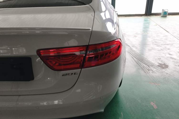 Used Jaguar XE 2015 2.0T 200 PS R-Sport