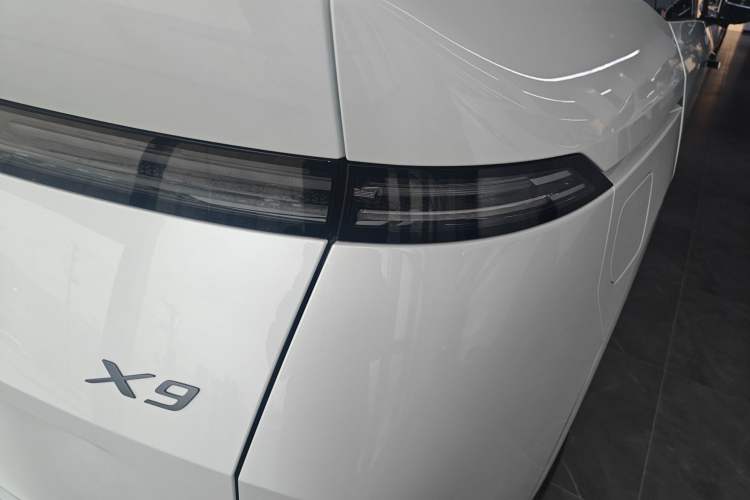 Used XPeng X9 2025 740 Ultra-Long Range Max
