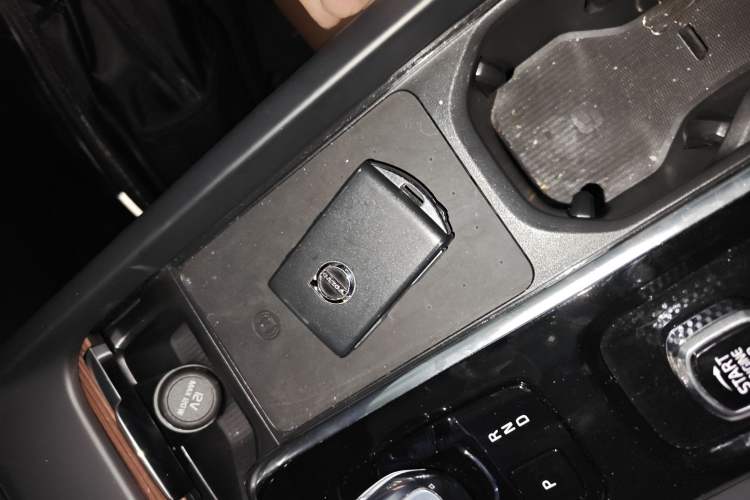 Used Volvo XC60 2025 B5 Four-Wheel Drive Smart & Advanced Luxury Edition
