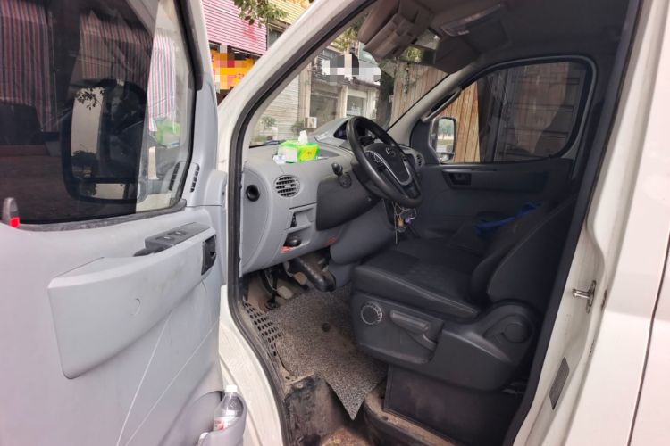 Used SAIC MAXUS Xintu V80 2023 2.0T Manual Classic Aoyuntong Short Wheelbase Ultra-Low Roof 5/6-Seater