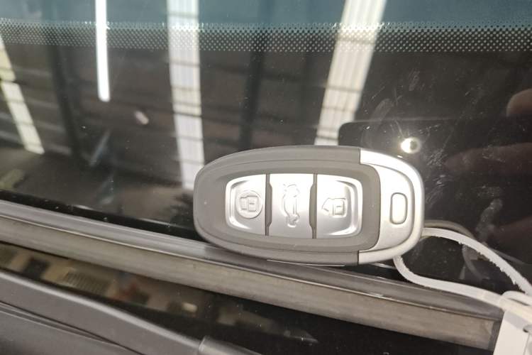 Used Hongqi E-QM5 2022 431 km Charge & Enjoy Edition
