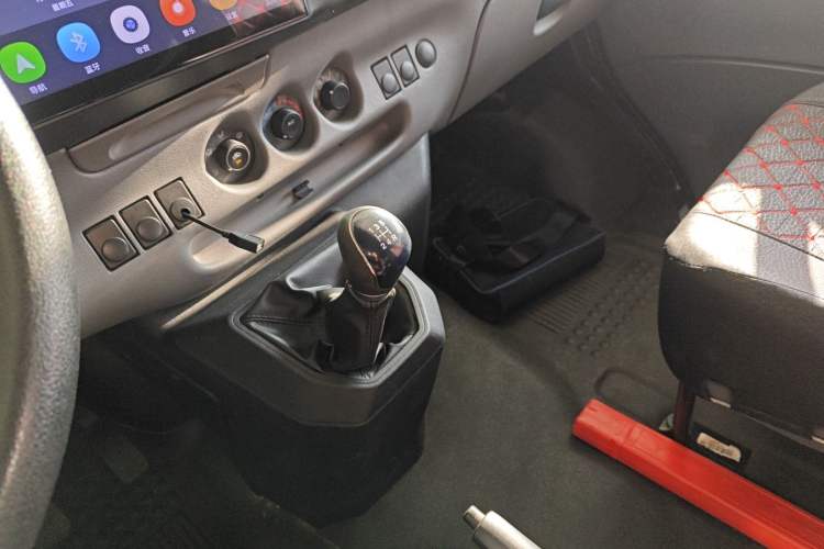 Used JMC Transit 2019 2.8T Commercial Version Long Wheelbase Mid-Roof 6-Seater Rear Single Tire China VI Emission Standard – JX493
