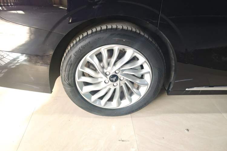 Used VOYAH Dream 2024 PHEV Extended-Range Premium Edition