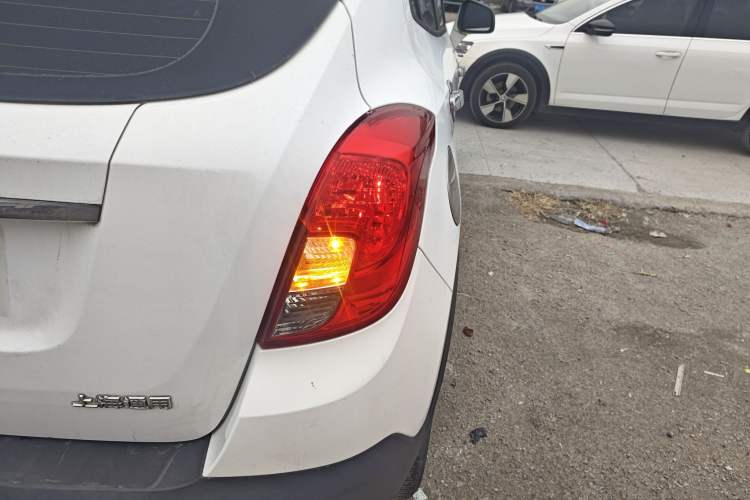 Used Buick Encore 2015 1.4T Automatic Two-Wheel Drive Urban Elite Version
