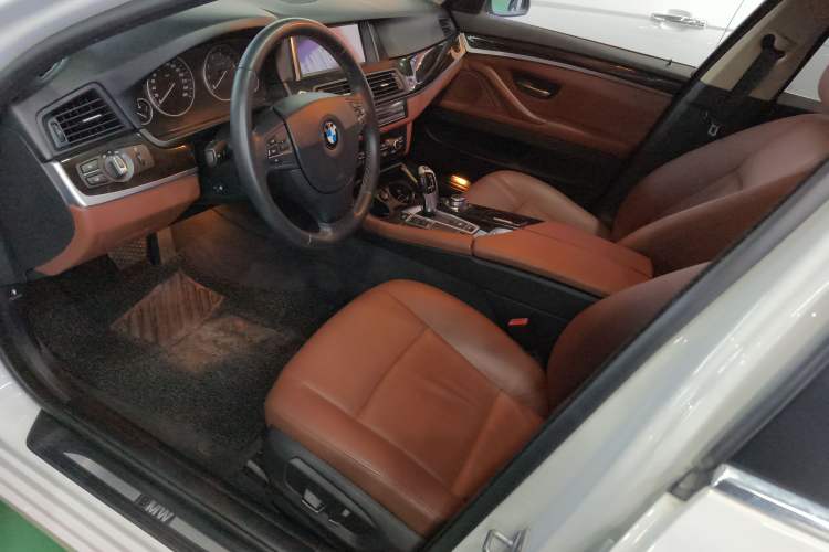 Used BMW 5 Series 2014 525Li Leading Model
