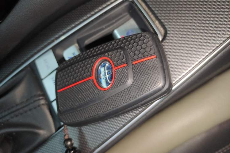 Used Toyota Avalon 2019 Dual-Engine 2.5L Luxury Edition China VI Standard
