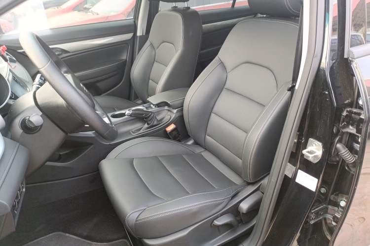 Used Geely Auto Emgrand 2019 Leading Edition 1.5L Manual Fashion Model China VI Standard
