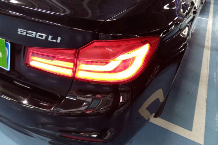 Used BMW 5 Series 2019 Facelifted 530Li Leading Edition M Sport Package
