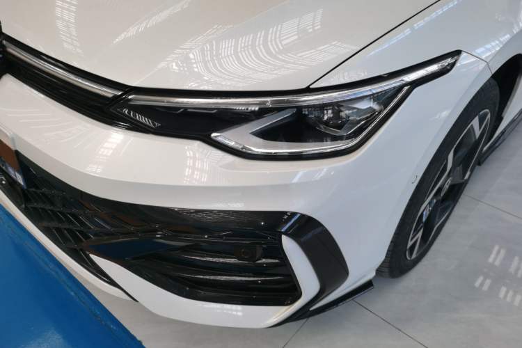 Used Volkswagen Golf 2025 300TSI R-Line
