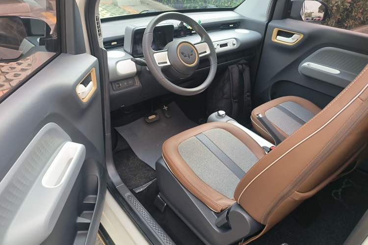 Used Wuling Hongguang MINIEV 2022 GAMEBOY 200km Gaming Edition with Lithium Iron Phosphate
