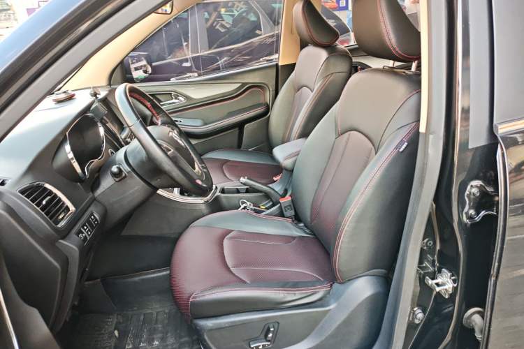 Used Baojun 560 2015 1.8L Manual Luxury Model
