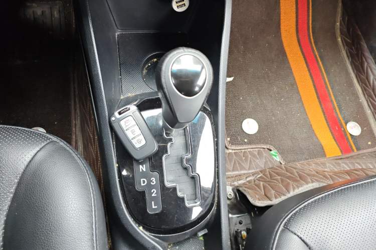 Used Kia K2 2012 Hatchback 1.6L AT Premium Commemorative Edition
