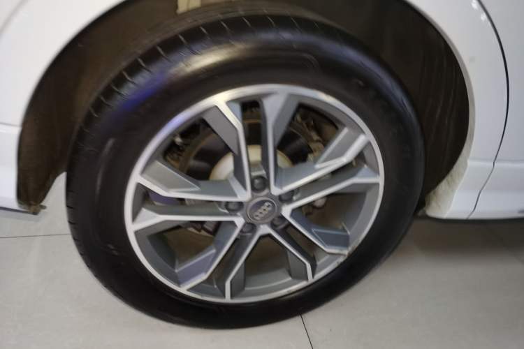 Used Audi Q3 2021 40 TFSI Fashion Dynamic Model
