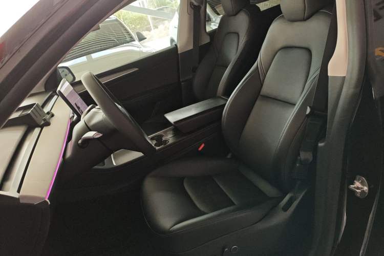 Used Tesla Model Y 2023 Rear-Wheel-Drive Version
