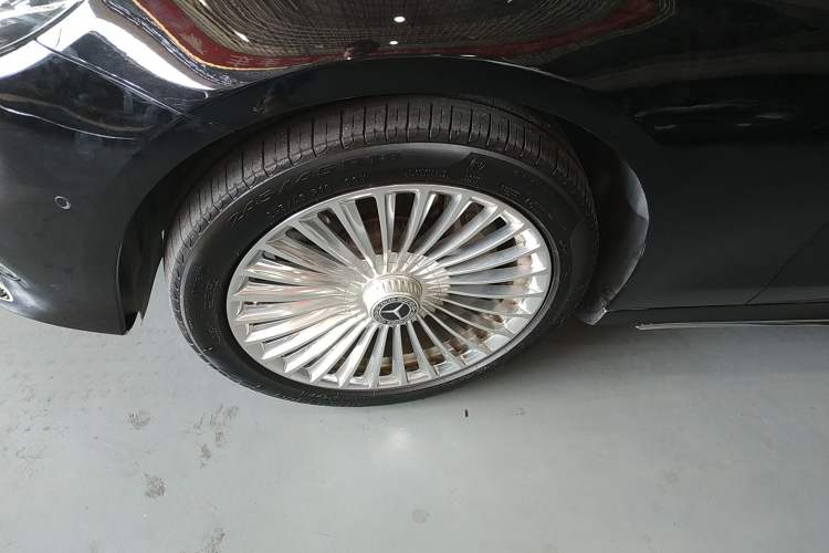 Used Mercedes-Benz E-Class 2019 E 300 L Sporty and Stylish Model
