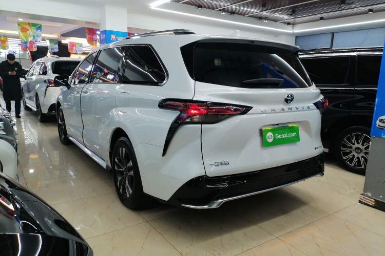 Used Toyota Granvia 2024 2.5L Hybrid Prestige PLUS Four-Wheel Drive Version

