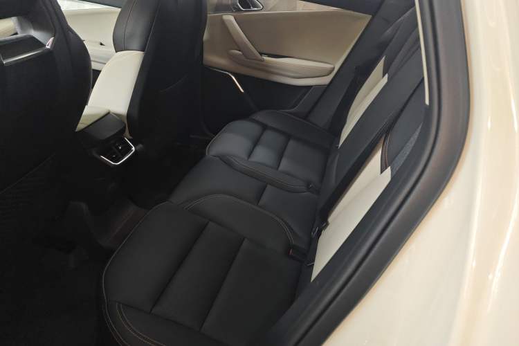 Used Lynk & Co 06 EM-P 2023 1.5T Remix PHEV Pro