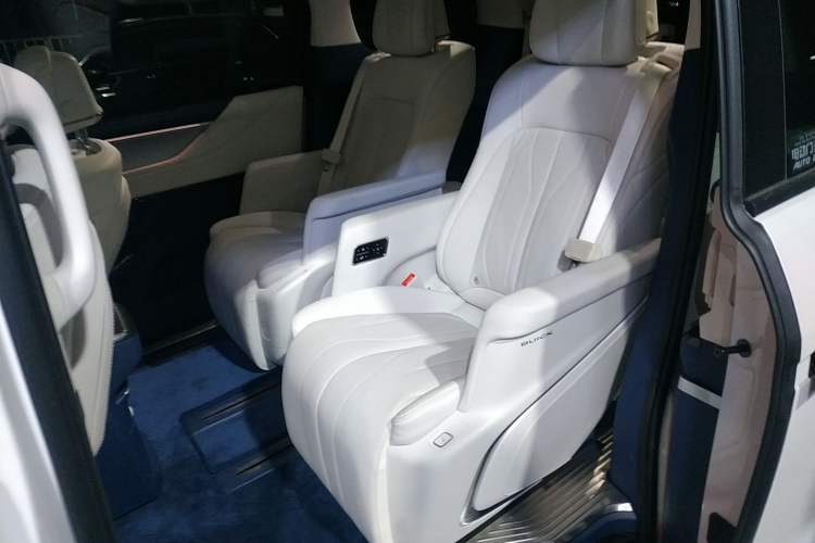 Used Buick GL8 New Energy 2024 Lu Zun Luxury Edition 7-Seater
