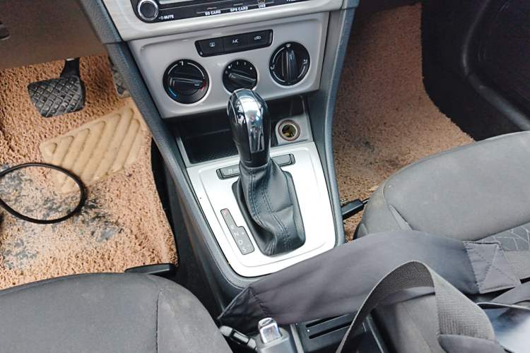 Used Volkswagen Lavida 2013 Revised Classic 1.6L Automatic Fashion Edition