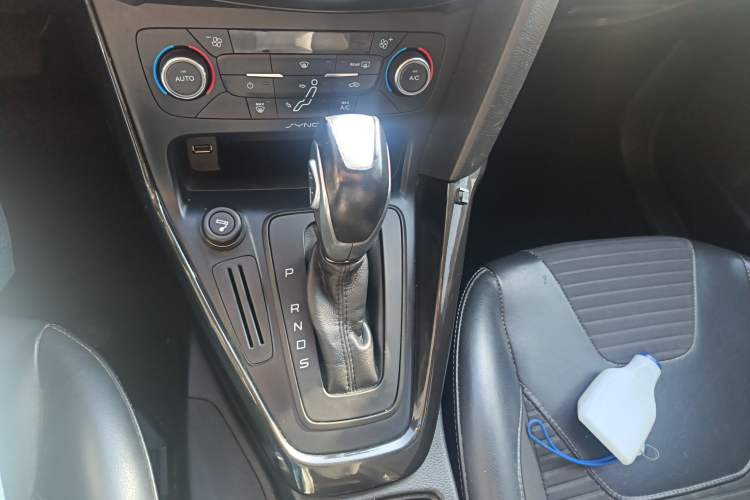 Used Ford Focus 2015 Hatchback 1.6L Automatic Fashion Edition
