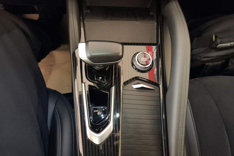 Used Geely Auto Monjaro L 2024 2.0TD High-Power Automatic Two-Wheel Drive Skyline Edition