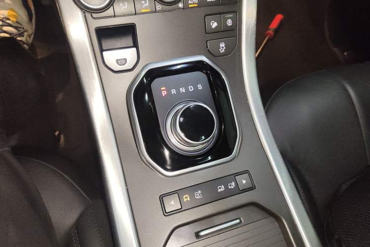 Used Land Rover Range Rover Evoque 2018 240 PS SE Smart Brilliance Edition
