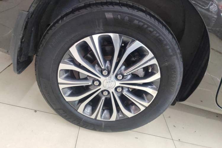 Used Buick GL8 2021 Land Cruiser Executive Class 652T Luxury Model
