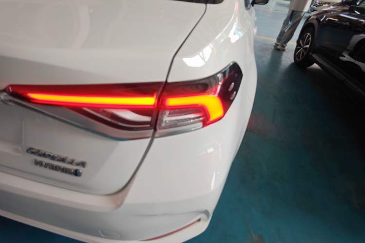 Used Toyota Corolla 2021 Dual-Motor 1.8L E-CVT Elite Edition