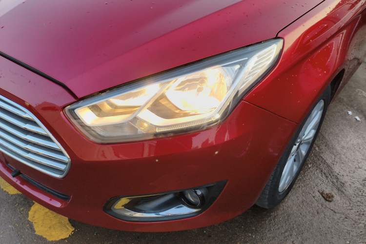 Used Ford Escort 2015 1.5L Automatic Fashion Model
