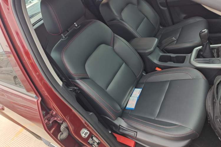 Used SAIC MAXUS T60 2017 2.4L Gasoline Manual Two-Wheel Drive High-Ride Elite Standard Van