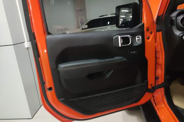 Used  Wrangler 2019 2.0T Sahara Four-Door Version China VI Emission Standard