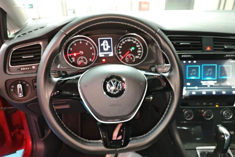 Used Volkswagen Golf 2017 1.6L Automatic Comfort Million-Vehicle Anniversary Edition