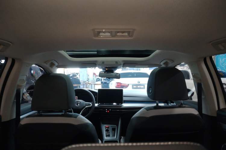 Used Volkswagen Golf 2025 300TSI Pro
