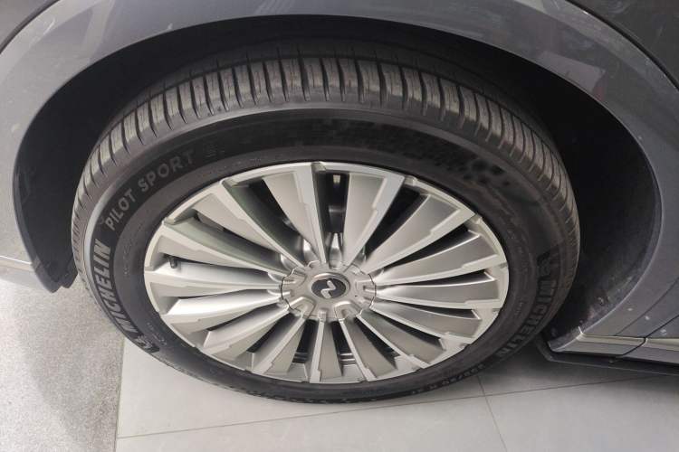 Used ONVO Luxeed L90 2025 Model—Max Six-Seater Version