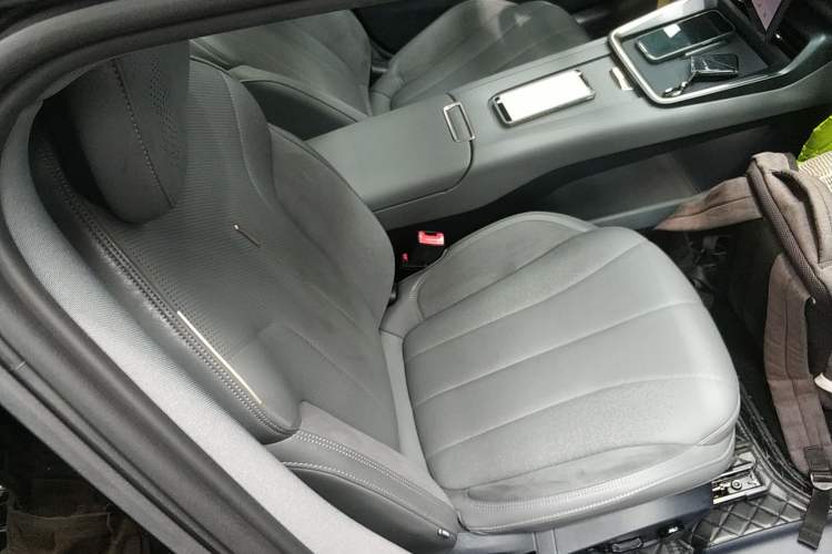 Used Lynk & Co 07 2024 EM-P 126 Long-Range Halo
