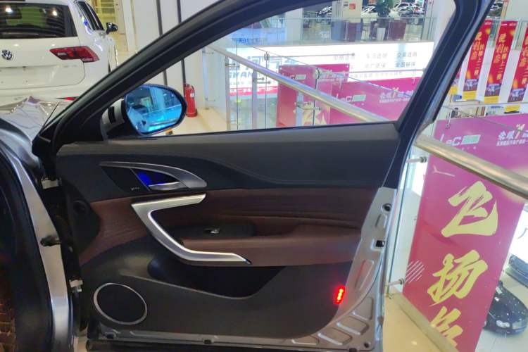 Used Wey VV7 2019 Upgraded Model 2.0T Flagship Version China VI
