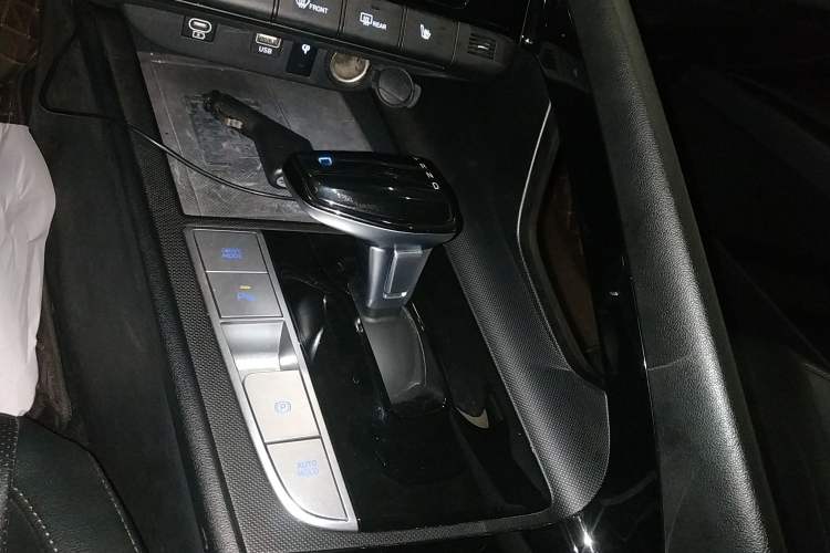 Used Hyundai Elantra 2023 1.5L CVT LUX Prestige Edition