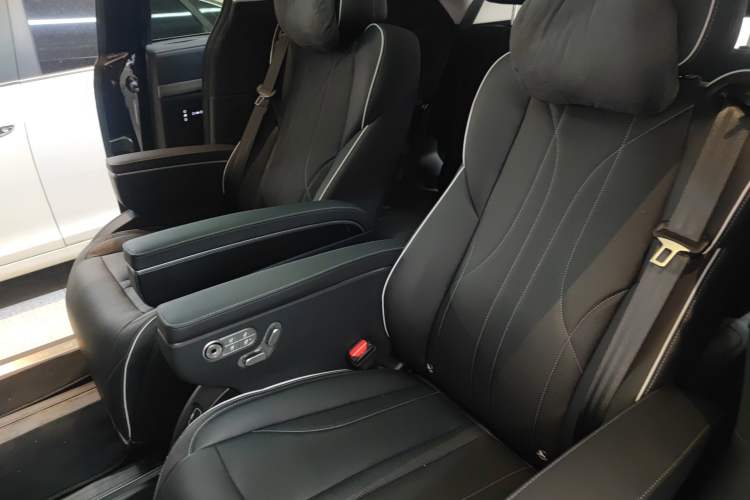 Used XPeng X9 2024 702 Ultra-Long Range Pro
