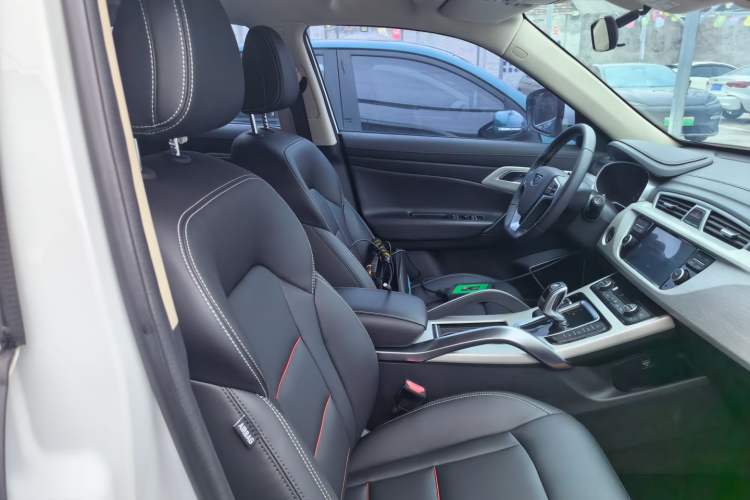 Used Geely Auto Emgrand X7 Sport 2020 1.8TD DCT Two-Wheel Drive Smart Connect 4G-Enabled Version
