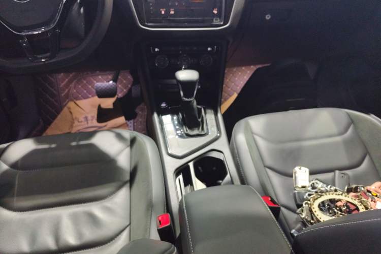 Used Volkswagen Tiguan L 2019 Updated Version 330TSI Automatic Two-Wheel Drive Panoramic Comfort Edition China VI Standard
