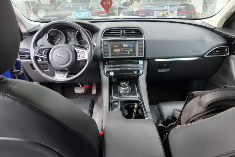 Used Jaguar F-PACE 2018 2.0T Two-Wheel Drive Urban Deluxe Edition
