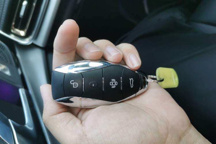 Used Hongqi H5 2023 1.5T DCT Smart Connect Flagship Edition
